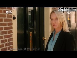 Sophie van Winden in Ik Weet Wie Je Bent (series) (2018) 7