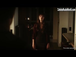 Susana Abaitua in Se quien eres (series) (2017) 7