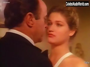 Xuxa Meneghel in Amor Estranho Amor (1982) 13