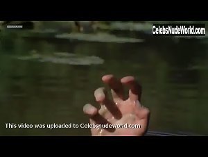 Yvonne Dany in Le lac des morts vivants (1981) 15