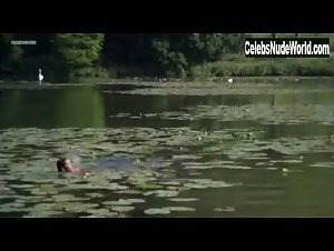 Yvonne Dany in Le lac des morts vivants (1981) 17