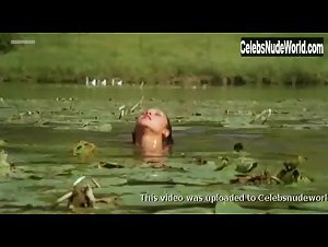 Yvonne Dany in Le lac des morts vivants (1981) 19