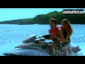 Amanda Bynes in Love Wrecked (2005) scene 1