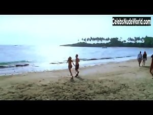 Amanda Bynes Bikini , Beach In Love Wrecked (2005) 5