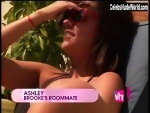 Brooke Hogan Sexy, bikini scene in Brooke Knows Best (2008-2009) 3