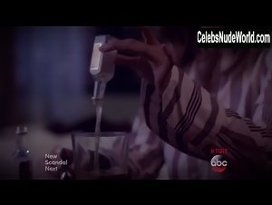 Ellen Pompeo Black Lingerie , Bouncing boobs scene in Grey's Anatomy (2005-2021) 3