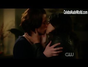 Chyler Leigh, Floriana Lima Sexy, lesbian scene in Supergirl (2015-2021) 12