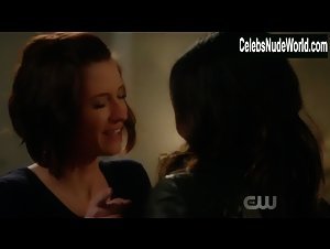 Chyler Leigh, Floriana Lima Sexy, lesbian scene in Supergirl (2015-2021) 17