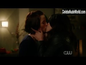 Chyler Leigh, Floriana Lima Sexy, lesbian scene in Supergirl (2015-2021) 8