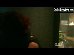 Chyler Leigh, Caity Lotz lesbian, Sexy scene in Supergirl (2015-2021) 11