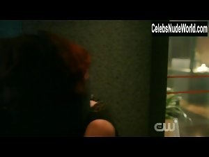 Chyler Leigh, Caity Lotz lesbian, Sexy scene in Supergirl (2015-2021) 12