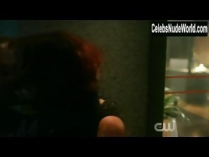 Chyler Leigh, Caity Lotz lesbian, Sexy scene in Supergirl (2015-2021) 14