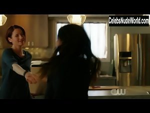 Chyler Leigh, Floriana Lima lesbian, Sexy scene in Supergirl (2015-2021) 1
