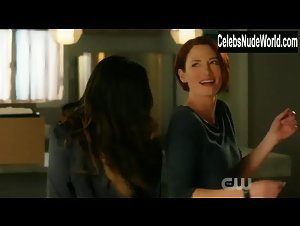 Chyler Leigh, Floriana Lima lesbian, Sexy scene in Supergirl (2015-2021) 10
