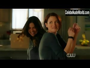 Chyler Leigh, Floriana Lima lesbian, Sexy scene in Supergirl (2015-2021) 11