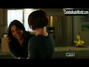 Chyler Leigh, Floriana Lima lesbian, Sexy scene in Supergirl (2015-2021) 13