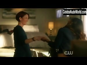Chyler Leigh, Floriana Lima lesbian, Sexy scene in Supergirl (2015-2021) 14