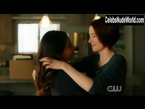 Chyler Leigh, Floriana Lima lesbian, Sexy scene in Supergirl (2015-2021) 16