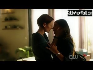 Chyler Leigh, Floriana Lima lesbian, Sexy scene in Supergirl (2015-2021) 19