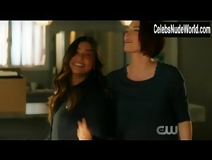 Chyler Leigh, Floriana Lima lesbian, Sexy scene in Supergirl (2015-2021) 9