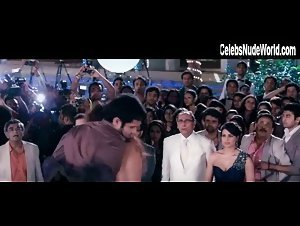 Esha Gupta Sexy scene in Raaz 3: The Third Dimension (2012) 20