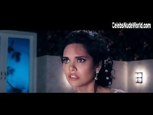 Esha Gupta Sexy scene in Raaz 3: The Third Dimension (2012) 5