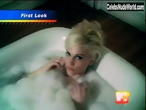 Gwen Stefani Sexy scene in 4 in the Morning (2007) 6
