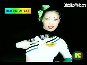 Gwen Stefani Sexy scene in Hollaback Girl (2005) 16