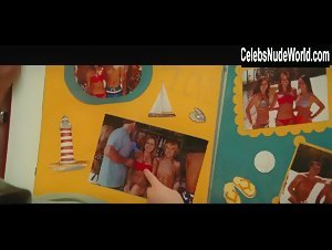 Jenna Fischer Sexy, bikini scene in Hall Pass (2011) 17