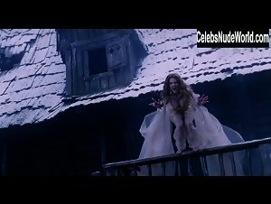 Josie Maran Sexy scene in Van Helsing (2004) 8
