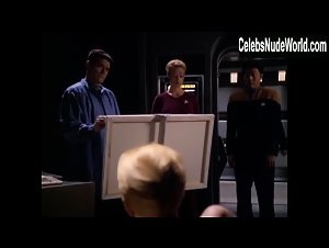 Jeri Ryan Explicit , Nude scene in Star Trek: Voyager (1995-2001) 13