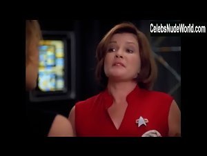 Jeri Ryan Tight Dress , Fit scene in Star Trek: Voyager (1995-2001)