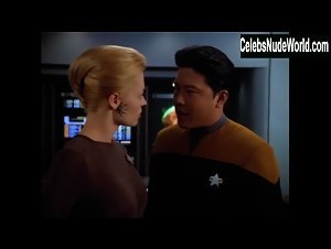 Jeri Ryan Tight Dress , Sexy Butt scene in Star Trek: Voyager (1995-2001) 5