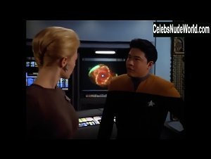 Jeri Ryan Tight Dress , Sexy Butt scene in Star Trek: Voyager (1995-2001) 7