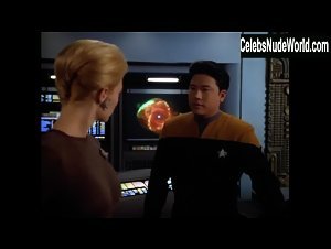 Jeri Ryan Tight Dress , Sexy Butt scene in Star Trek: Voyager (1995-2001) 8