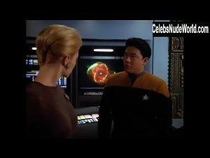 Jeri Ryan Tight Dress , Sexy Butt scene in Star Trek: Voyager (1995-2001) 9