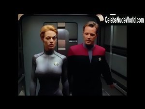 Jeri Ryan Face , Close Up scene in Star Trek: Voyager (1995-2001) 1