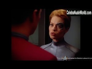 Jeri Ryan Face , Close Up scene in Star Trek: Voyager (1995-2001) 11