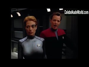 Jeri Ryan Face , Close Up scene in Star Trek: Voyager (1995-2001) 3