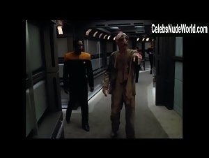 Jeri Ryan Face , Close Up scene in Star Trek: Voyager (1995-2001) 4