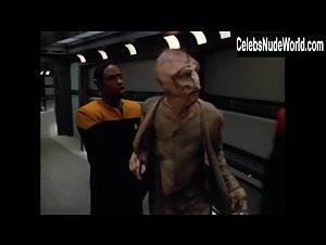 Jeri Ryan Face , Close Up scene in Star Trek: Voyager (1995-2001) 5
