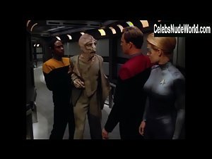 Jeri Ryan Face , Close Up scene in Star Trek: Voyager (1995-2001) 6