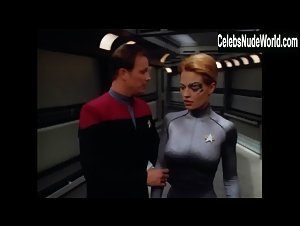Jeri Ryan Face , Close Up scene in Star Trek: Voyager (1995-2001) 8
