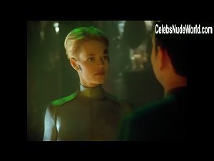 Jeri Ryan Posing , Sexy Butt scene in Star Trek: Voyager (1995-2001) 16
