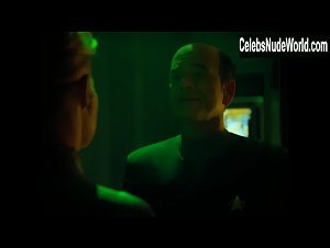 Jeri Ryan Posing , Sexy Butt scene in Star Trek: Voyager (1995-2001) 18
