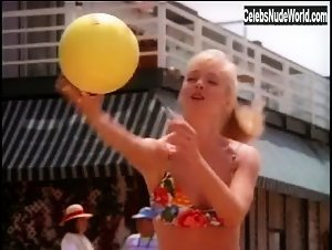 Jennie Garth bikini, Sexy scene in Beverly Hills, 90210 (1990-2000) 5