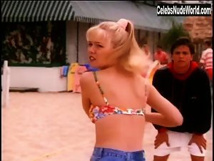 Jennie Garth bikini, Sexy scene in Beverly Hills, 90210 (1990-2000) 8