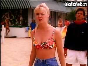 Jennie Garth bikini, Sexy scene in Beverly Hills, 90210 (1990-2000) 9