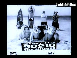 Jennie Garth bikini, Sexy scene in E! True Hollywood Story (1996-2006) 9