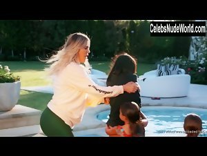 Kim Kardashian, Kourtney Kardashian bikini, butt scene in Keeping Up with the Kardashians (2007-2021)